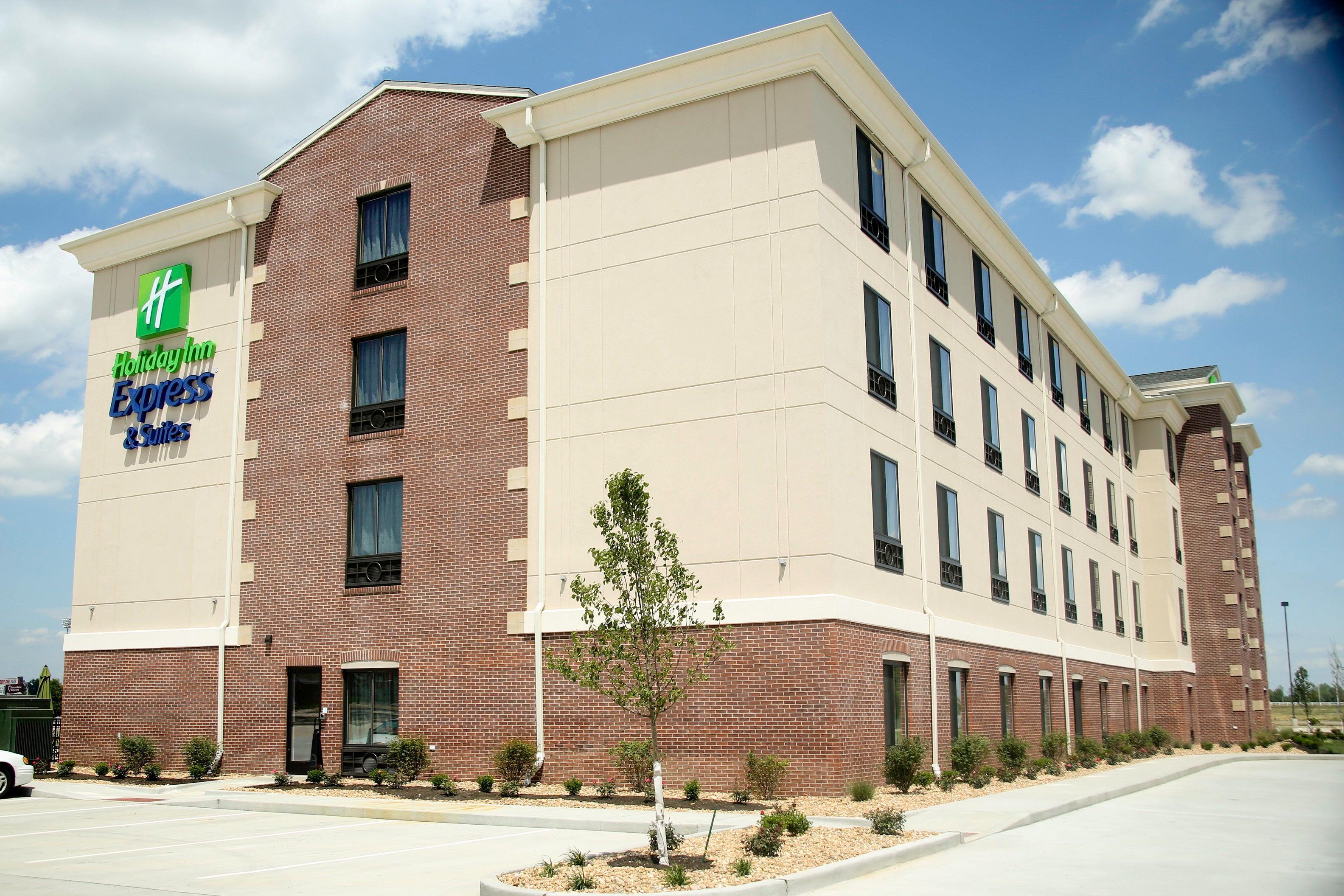 Holiday Inn Express & Suites Marion Northeast By Ihg Exterior photo