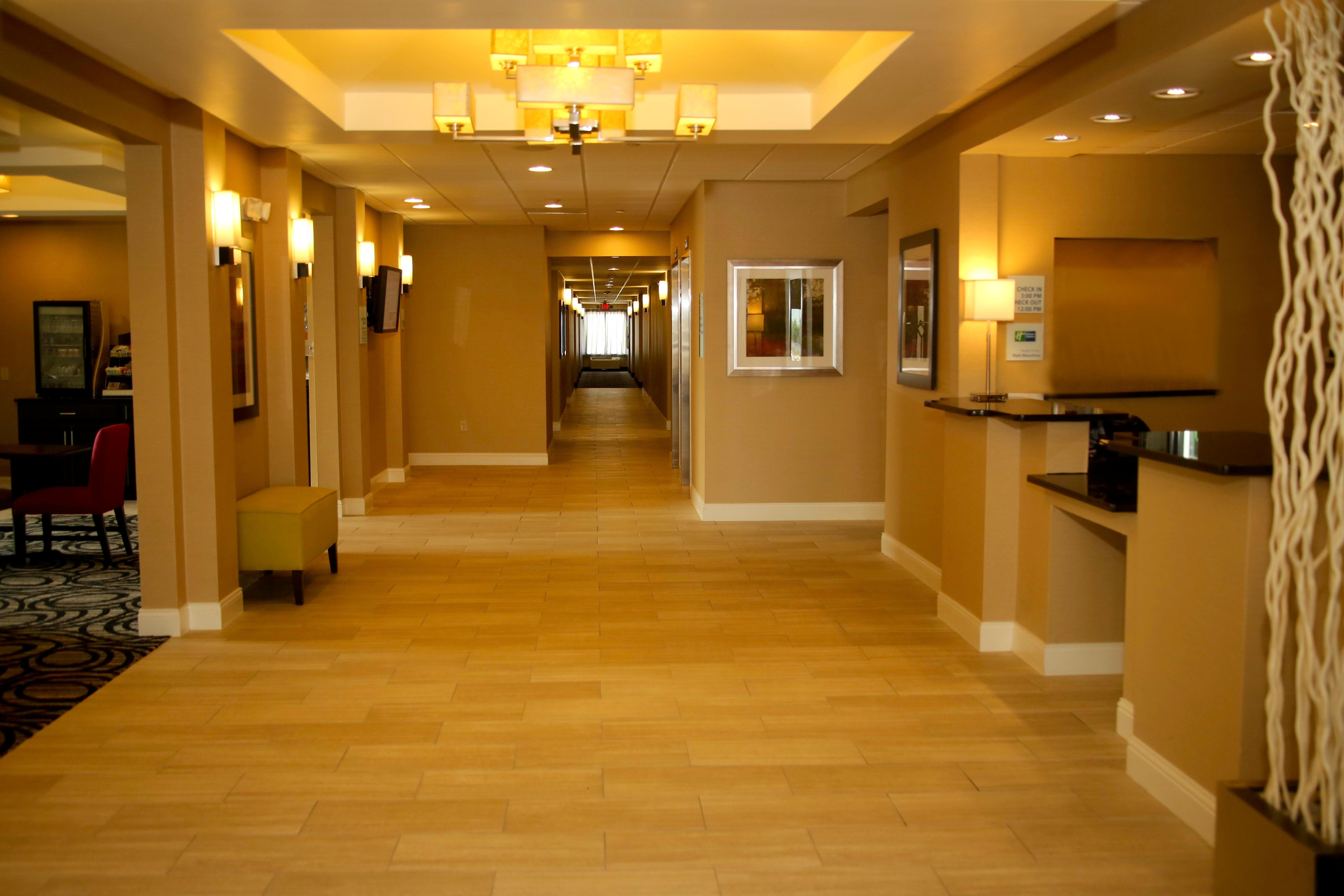 Holiday Inn Express & Suites Marion Northeast By Ihg Exterior photo