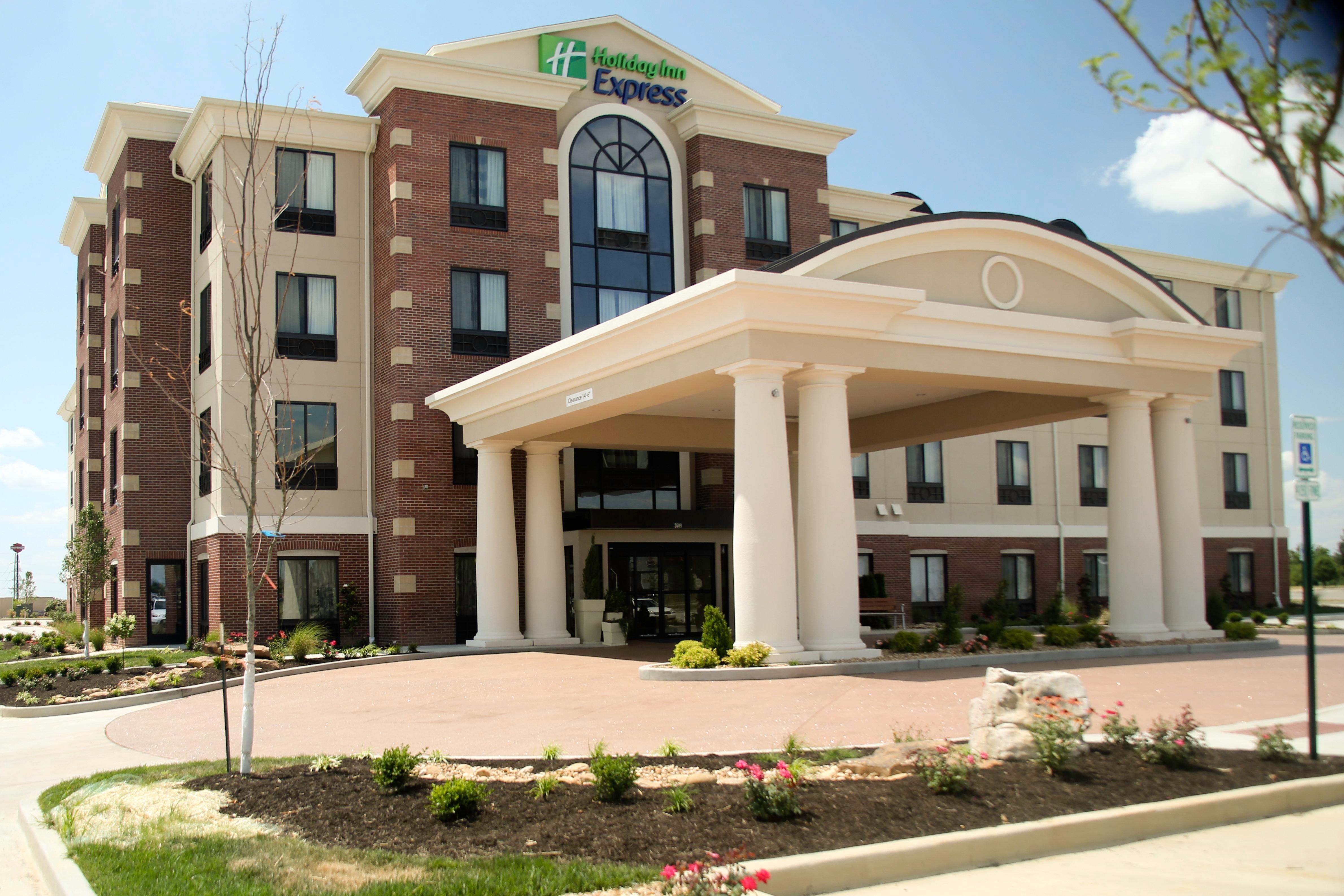 Holiday Inn Express & Suites Marion Northeast By Ihg Exterior photo
